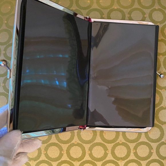 Pink embossed crocodile clutch photo holder - Picture 3 of 4